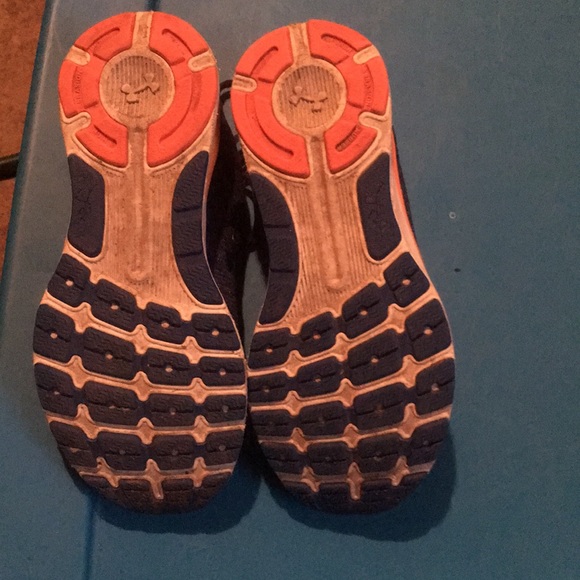 Boys UnderArmour sneakers size 5Y - Picture 5 of 5